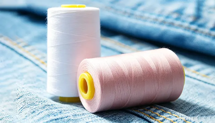 Pristatykite aukštos kokybės „Poly Core Spun“ ritės siuvimo siūlus Pristatykite aukštos kokybės „Poly Core Spun“ ritės siuvimo siūlus